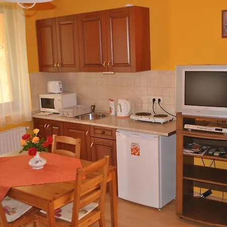 Apartment Mediterran Apartmanhaz Eger