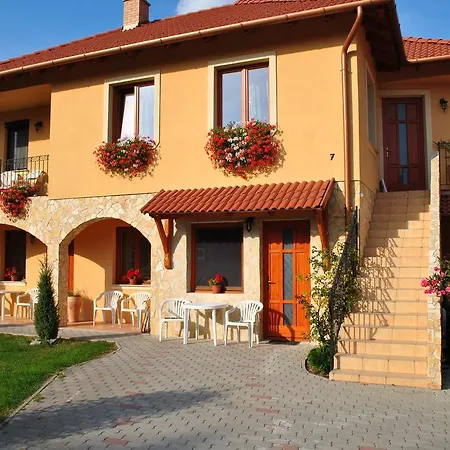 Apartment Mediterran Apartmanhaz Eger