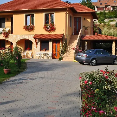Apartment Mediterran Apartmanhaz *